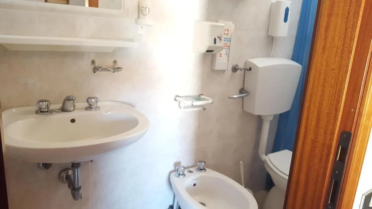 **  Hotel Villa Claudio Marina di Massa Italy