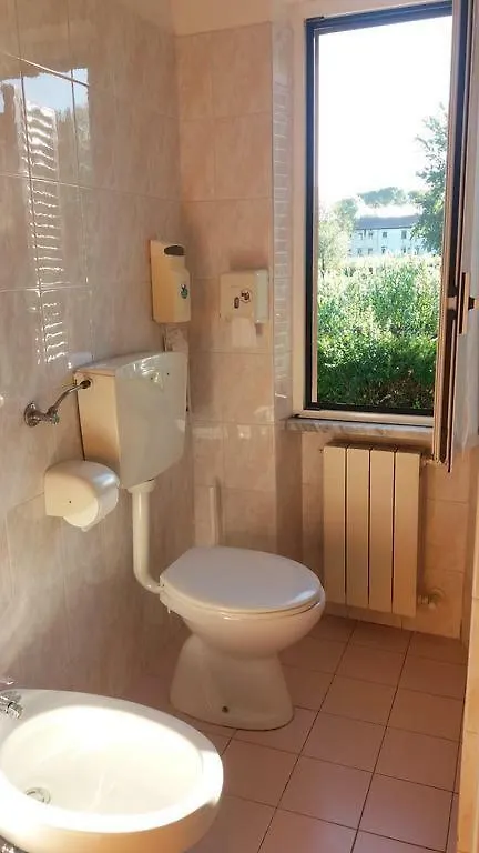 Hotel Villa Claudio Marina di Massa 2*,